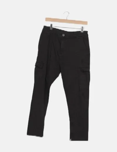 Bershka Pantalón negro cargo