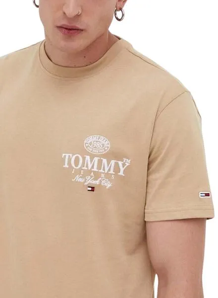 Camiseta Tommy Jeans Luxe  Athletic Camel Hombre