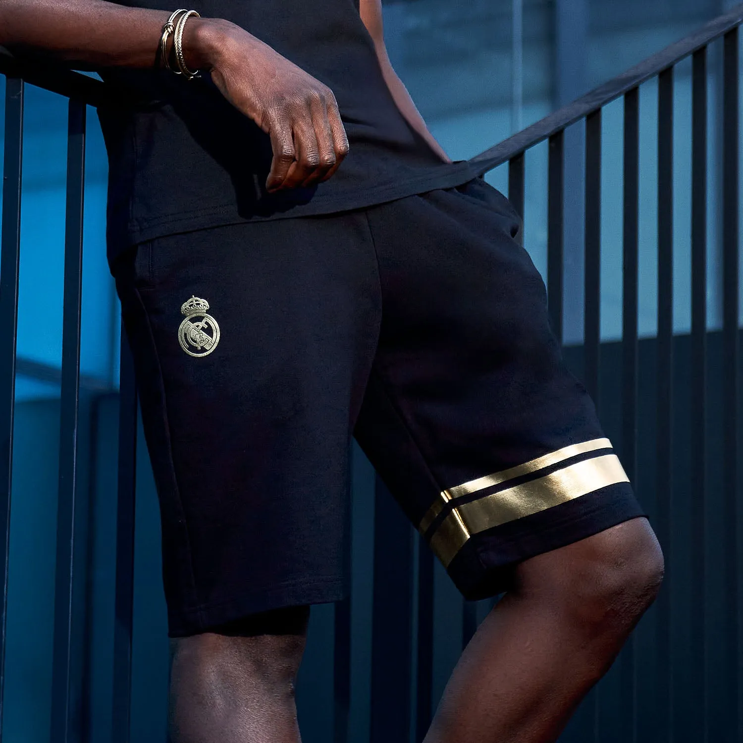 Pantalón Corto Hombre Black & Gold