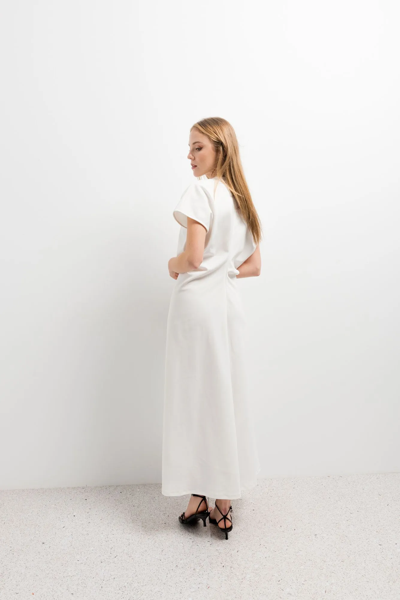 Vestido midi frunces largo color blanco manga corta para mujer